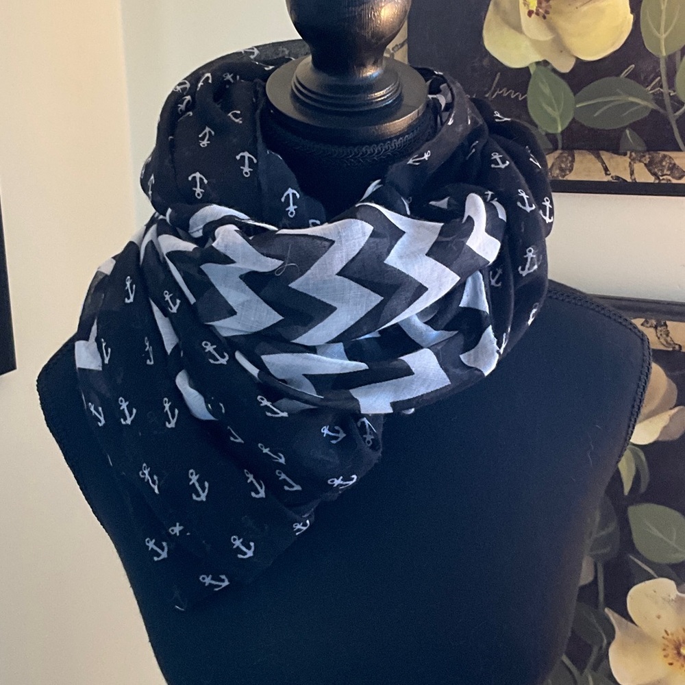 Super light Black and White Anchor Chevron Scarf